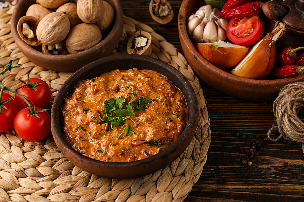 Харчо из курицы с Жареным Гоми и копченым Сулугуни