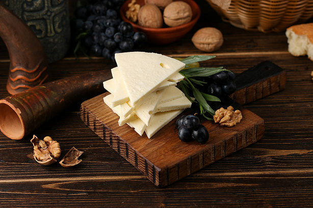 Сулугуни молочный