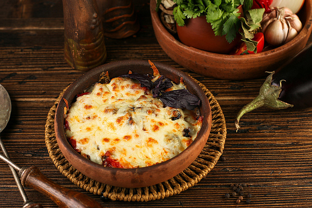 Аджапсандали с сыром Сулугуни