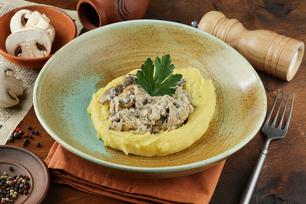 Бефстроганов с картофельным пюре